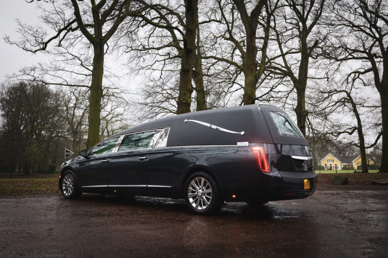 Cadillac donkergrijs